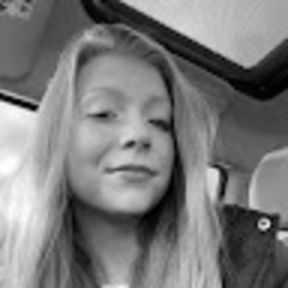 Profile Picture of Addison Sherman (@addisonsherm296) on Poshmark