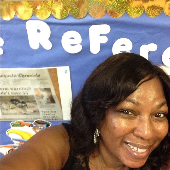 Profile Picture of Deborah Barnes (@deborahbarnes) on Poshmark