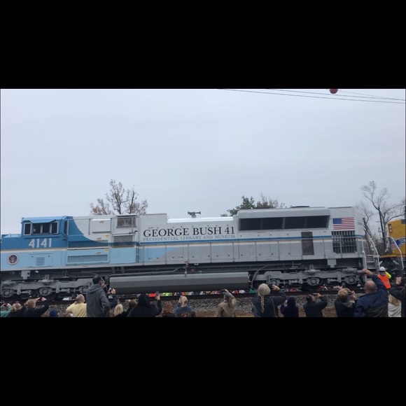 Profile Picture of Chris Garrido (@chrisg75077) on Poshmark