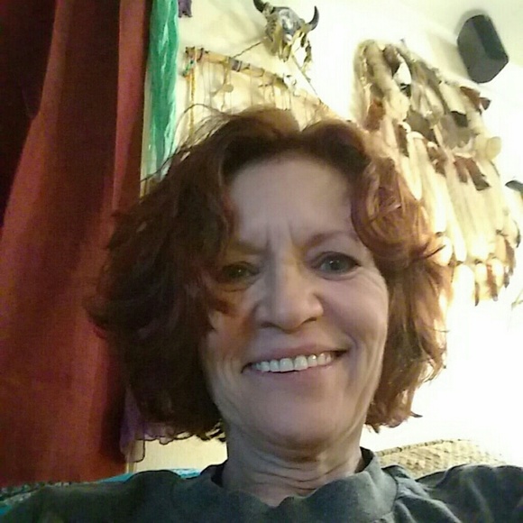 Profile Picture of Laura Braman (@labraman) on Poshmark