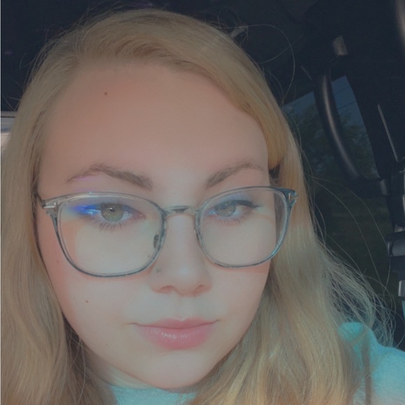 Profile Picture of Lillian Crum (@lillian_crum) on Poshmark
