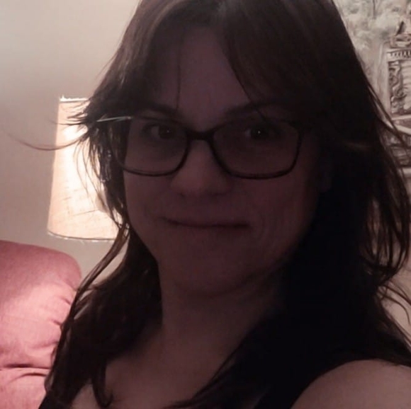 Profile Picture of Lori Konetchy (@loriannk14) on Poshmark