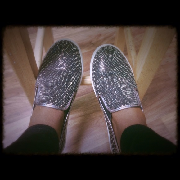 Profile Picture of Alice Hosein (@empress1985) on Poshmark