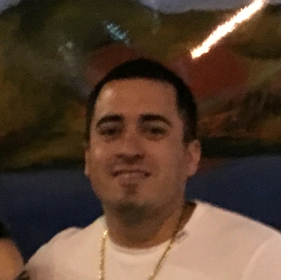 Profile Picture of Kevin Robledo (@krobledo4) on Poshmark