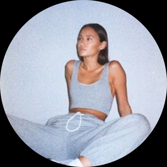 Sophia Carreker - Poshmark Profile Picture of Sophia Carreker (@sophiacal_finds) on Poshmark