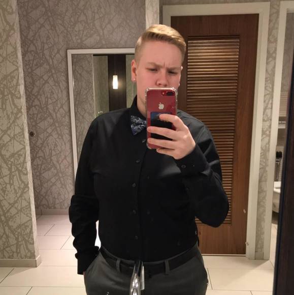 Profile Picture of Jamie Howlett (@jamiehowlett) on Poshmark