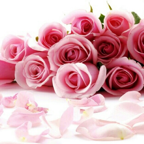 Profile Picture of Rose Bulen (@roseysun) on Poshmark