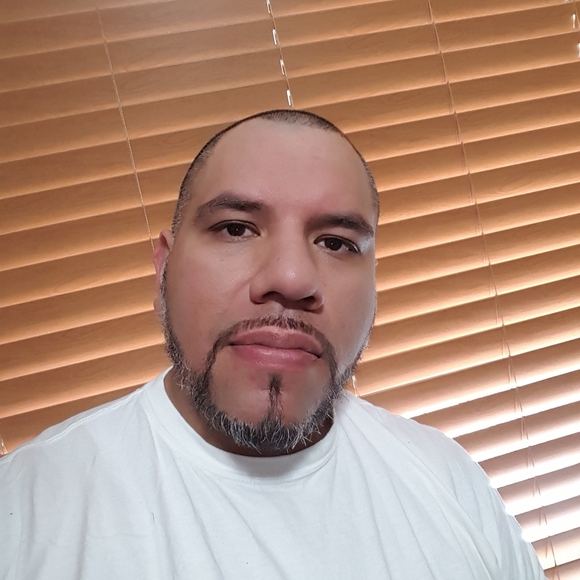 Profile Picture of Lorenzo Silva (@lorenzosilva681) on Poshmark