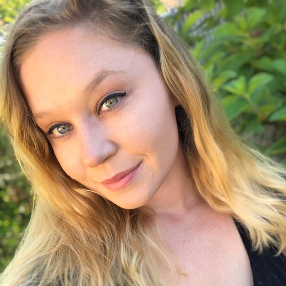 Faith Konitzer - Poshmark Profile Picture of Faith Konitzer (@faith_konitzer) on Poshmark