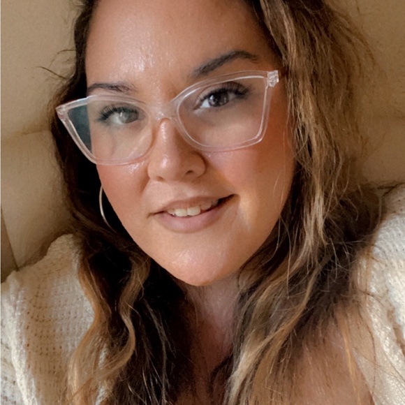 Profile Picture of Jennifer Manqueros (@jendii) on Poshmark