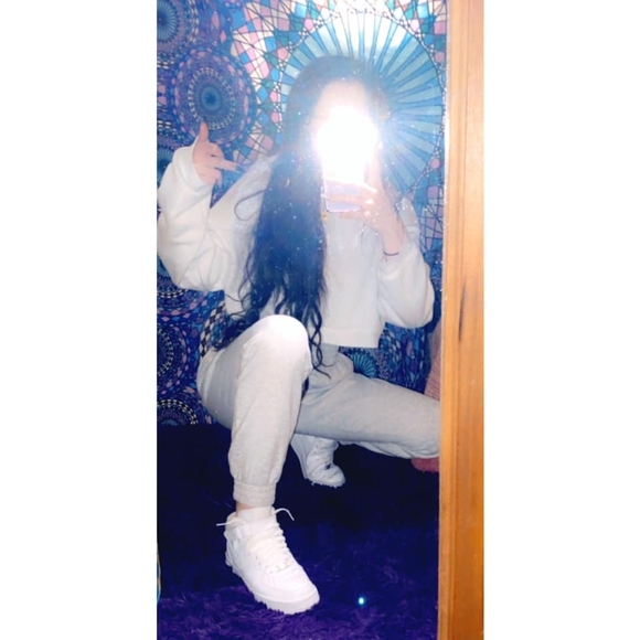 Profile Picture of Harper Danielle (@harperdanielle) on Poshmark
