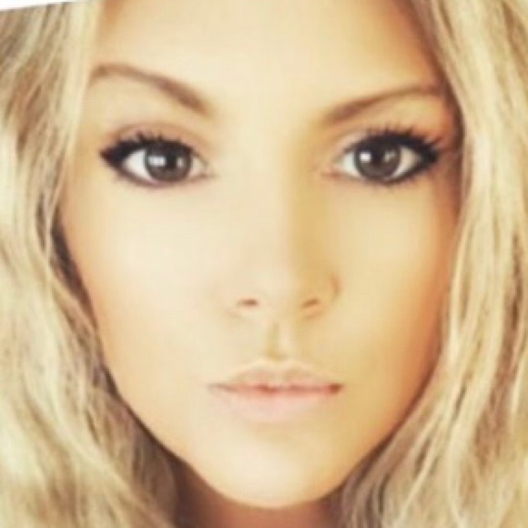 Profile Picture of Melissa Tkacs (@miasspraytan) on Poshmark