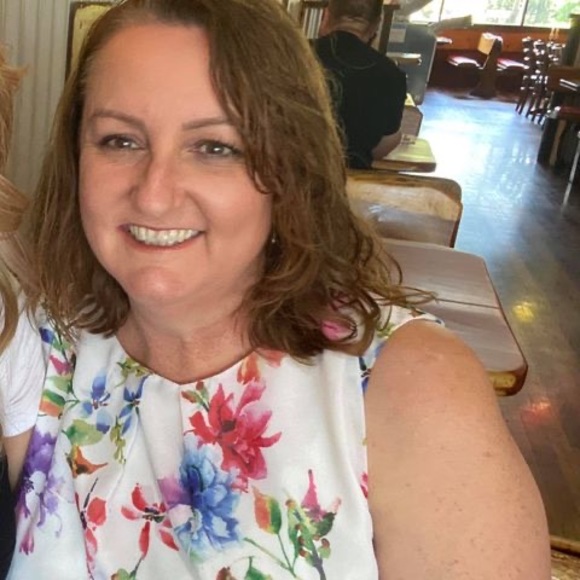 Profile Picture of Joanne Potts (@curlygrub) on Poshmark