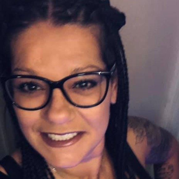 Profile Picture of Anna-marie Bouzos (@juggs) on Poshmark