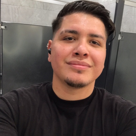 Profile Picture of Erick Bahena (@sero93) on Poshmark