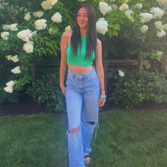 Profile Picture of Victoria Dolimpio (@dolimpiov) on Poshmark