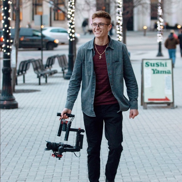 Profile Picture of Jeffrey Wachowicz (@jwachowicz) on Poshmark