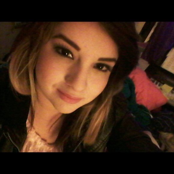 Profile Picture of Natalie Rivas (@nataliegrivas) on Poshmark