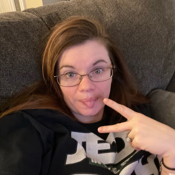 Profile Picture of Samantha Weiszgerber (@s_weiszgerber) on Poshmark