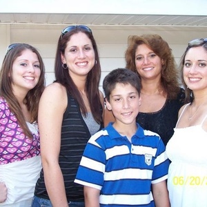 Profile Picture of Lynette Hochstedler (@lynie24) on Myspace