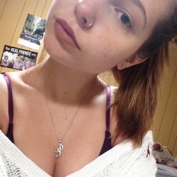 Profile Picture of Haley Meeks (@haleyxbean) on Poshmark