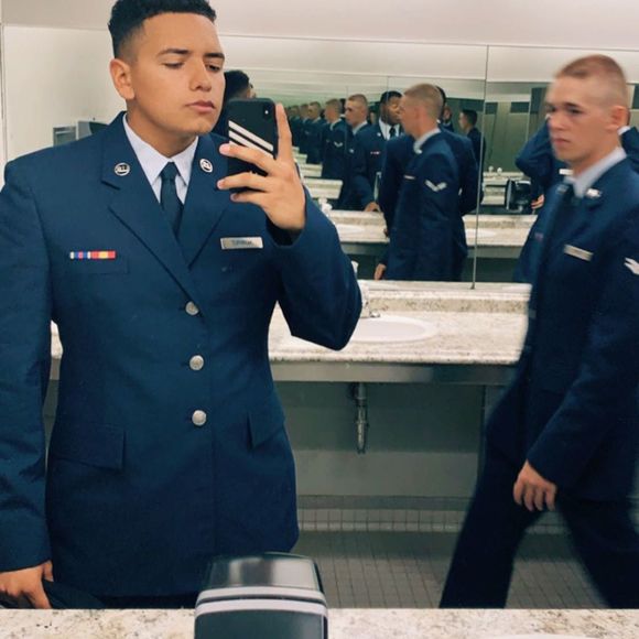 Profile Picture of Oscar Lourido (@oscarlourido) on Poshmark