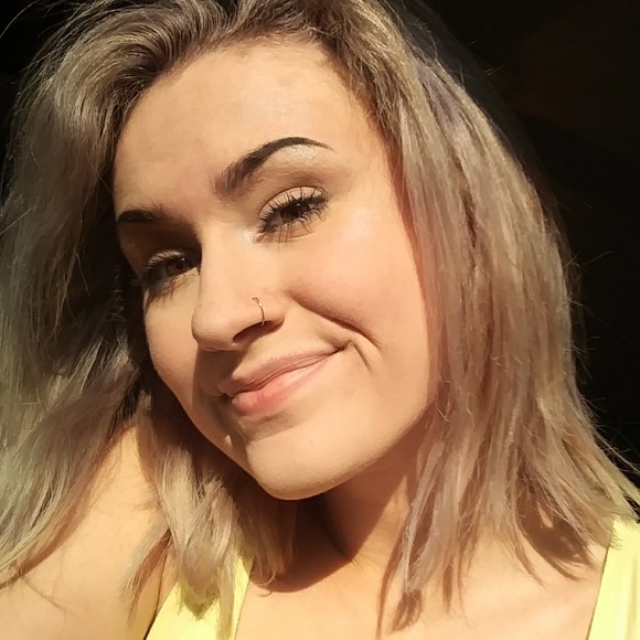 Profile Picture of Alana Monk (@alanamonk) on Poshmark