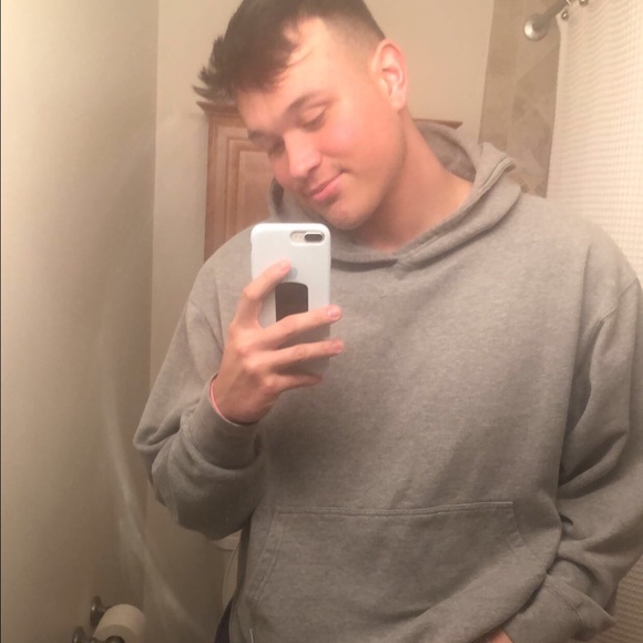 Profile Picture of Alex Randall (@alexrandallllll) on Poshmark