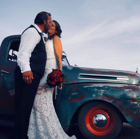 Profile Picture of Becca Buetow (@beccabuetow) on Poshmark