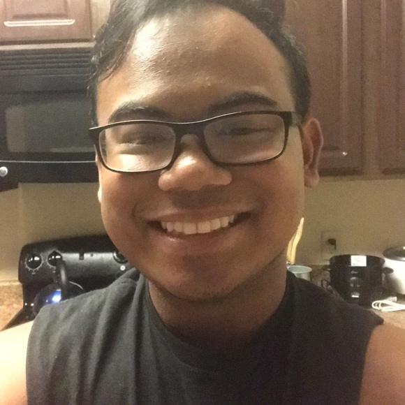 Profile Picture of Matthew Gomes (@matthewgomes7) on Poshmark
