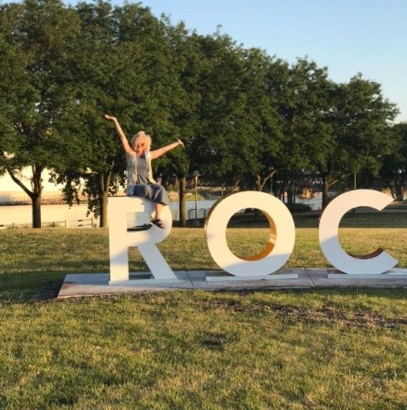 Profile Picture of Mary Muzzarelli (@marymuzzarelli) on Poshmark