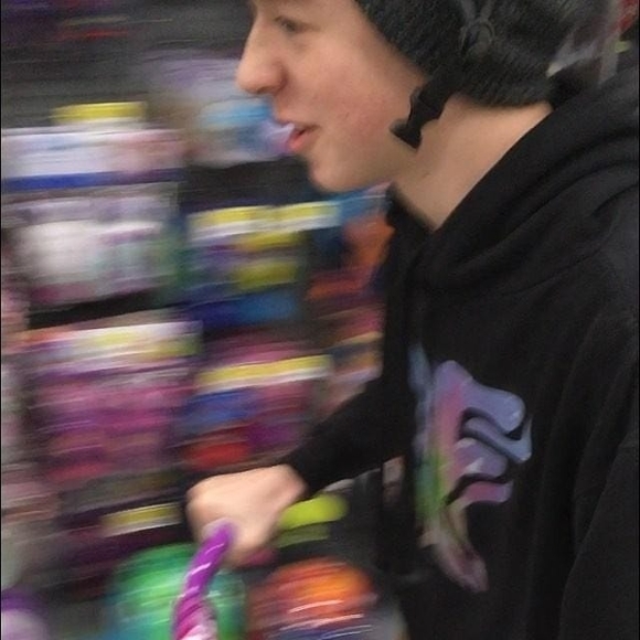 Profile Picture of Joey Day (@joeyday179) on Poshmark