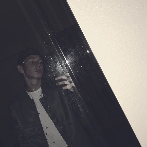 Profile Picture of Michael Pirrone (@mikey2trippy) on Poshmark