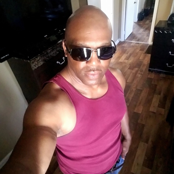 Profile Picture of Ray Hughes (@ray_hughes) on Poshmark