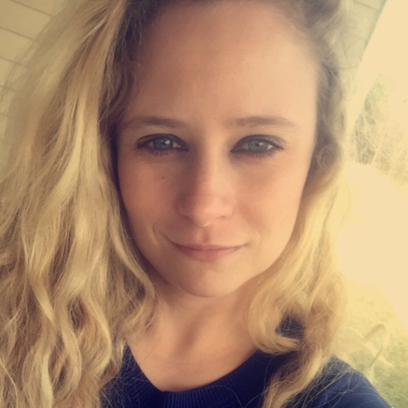 Profile Picture of Amber Beans (@beansar13) on Poshmark
