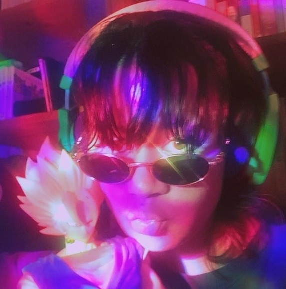 Profile Picture of Michelle Campenhout (@cheekypizza) on Poshmark