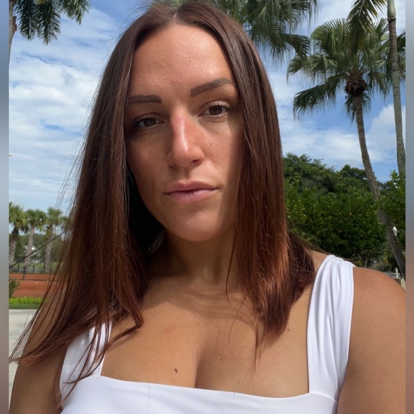 Profile Picture of Brianne Barry (@bri_barry2) on Poshmark