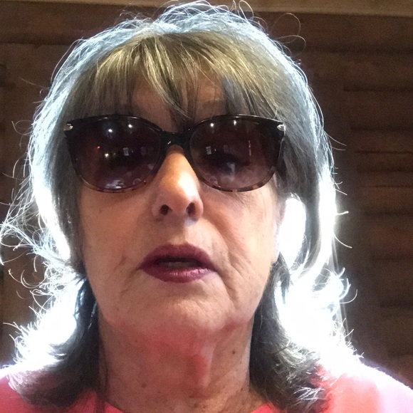 Profile Picture of Barbara Stanton (@barbarastant201) on Poshmark