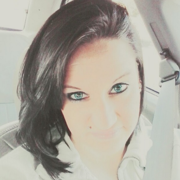 Profile Picture of Danielle Trezek (@dltrezek87) on Poshmark