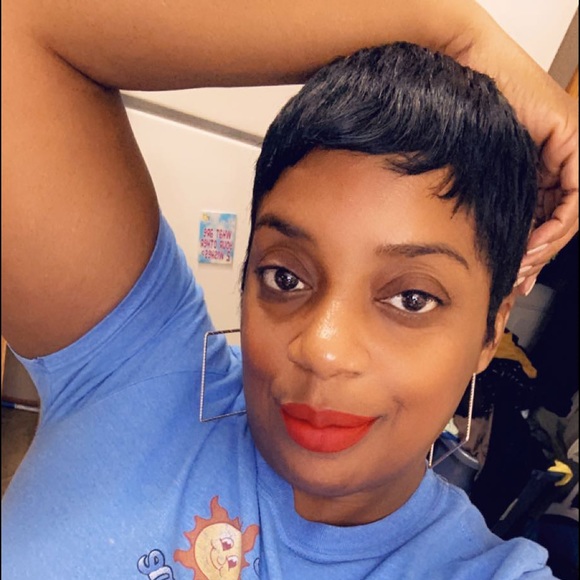 Profile Picture of Lanelle Darough (@ldarough) on Poshmark