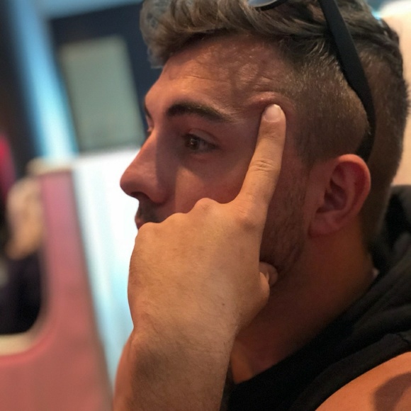 Profile Picture of Dave Walters (@hookersforhire) on Poshmark
