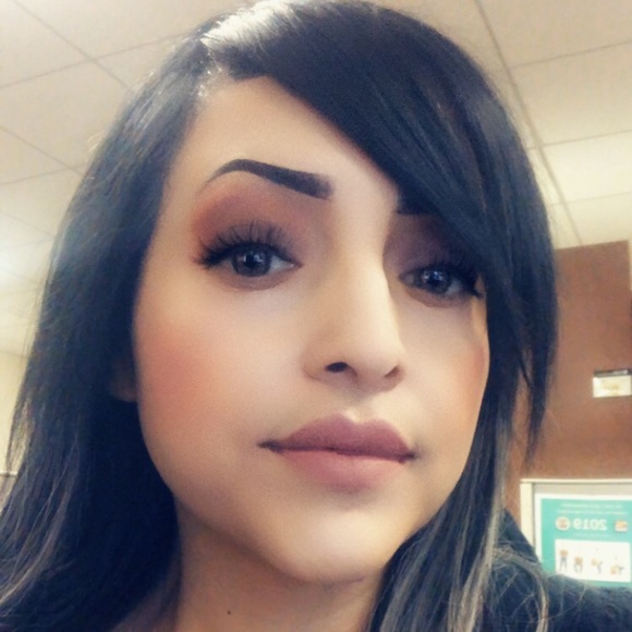 Profile Picture of Renee Enriquez (@briel28) on Poshmark