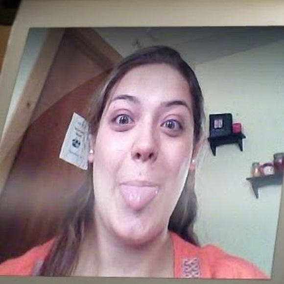 Alexis Raposa - Poshmark Profile Picture of Alexis Raposa (@lexir96) on Poshmark