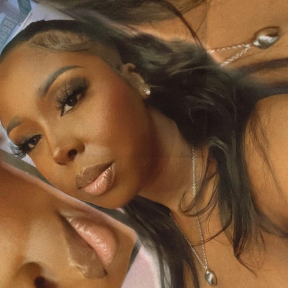 Profile Picture of Emmy Daniels (@moni0512) on Poshmark