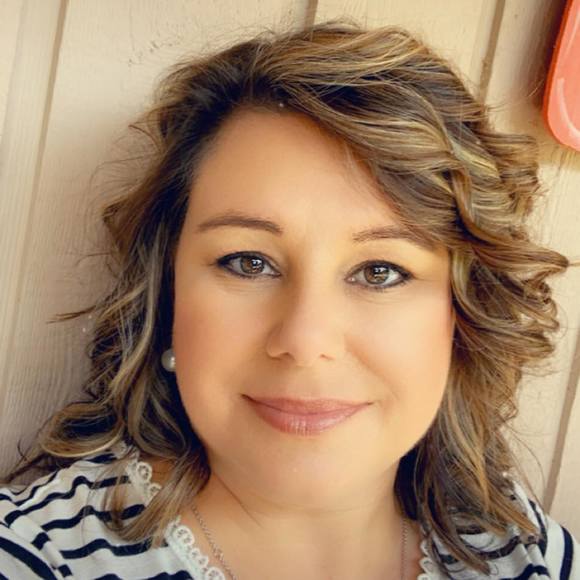 Profile Picture of Gena Moore (@kesnurse) on Poshmark