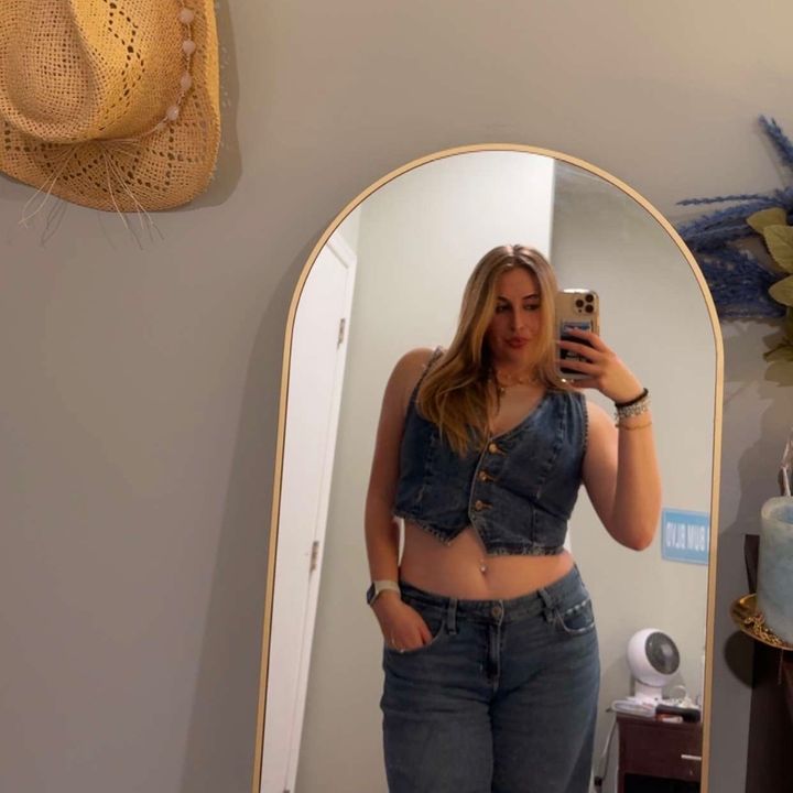 Profile Picture of Sara Lesser (@saralesser) on Tiktok