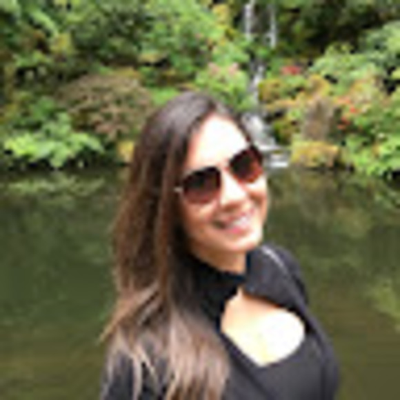 Profile Picture of Crystal Acuna (@crystalacuna218) on Poshmark