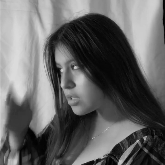 Profile Picture of Paulina Zaragoza (@lizbeth50) on Poshmark