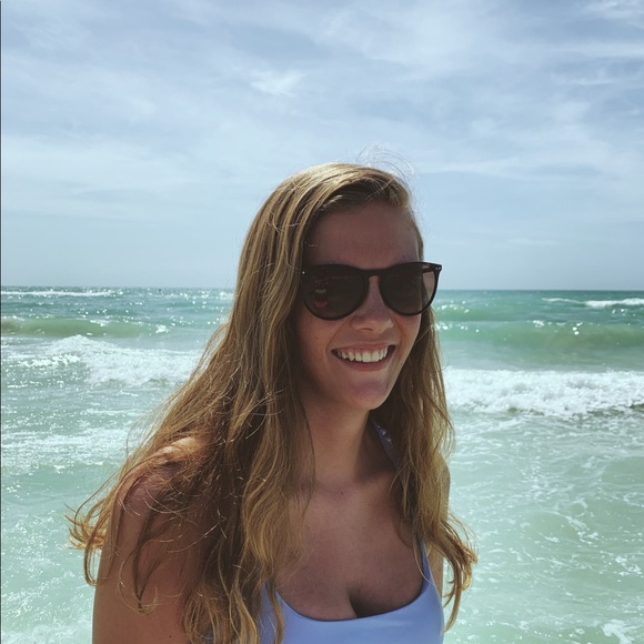 Profile Picture of Bree Carter (@bbbrreee) on Poshmark