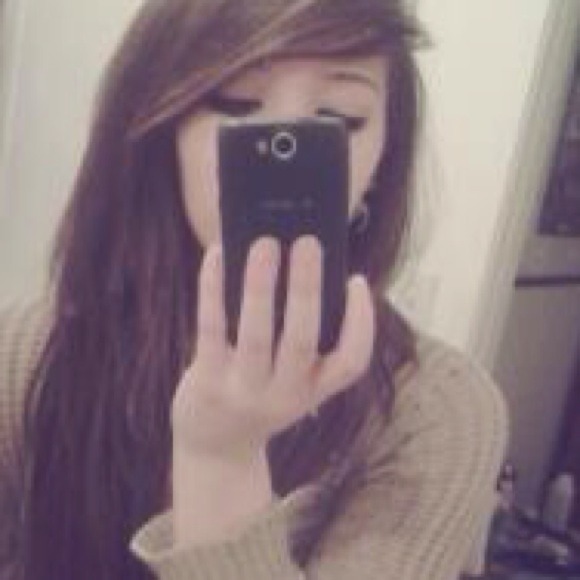 Profile Picture of Katherine Quinn (@itskatherinemae) on Poshmark